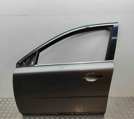 Volvo V70 Front door 31335565