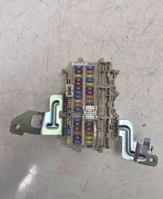 Nissan X-Trail T32 Fuse module 4CL0B C6351 6J22