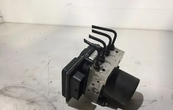 Audi A4 S4 B7 8E 8H ABS Pump 8E0910517H