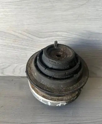 Mercedes-Benz E W211 Engine mount bracket