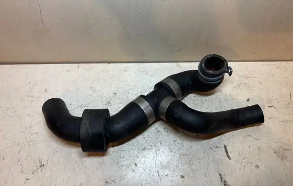 Engine coolant pipe/hose