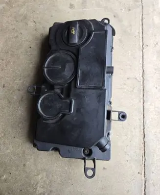 Volkswagen Touran I Rocker cam cover 03G103469M