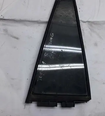Toyota RAV 4 (XA30) Rear vent window glass 