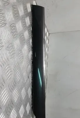 Dashboard glove box trim