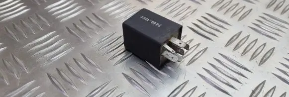 Volkswagen PASSAT B3 Other relay 321955531A