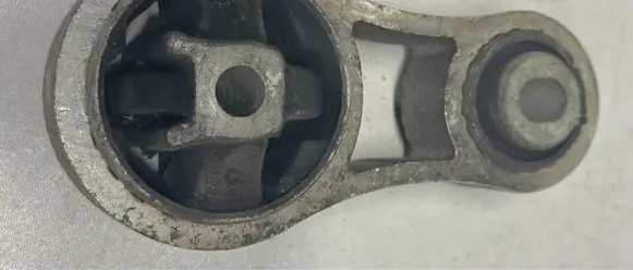 Opel Vivaro Engine mount bracket