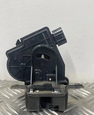 Loading door lock