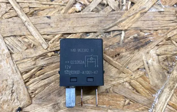 Volvo S40, V40 Other relay MB953382 023352A A1001X7
