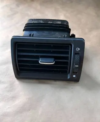 Ford Mondeo Mk III Dashboard side air vent grill/cover trim