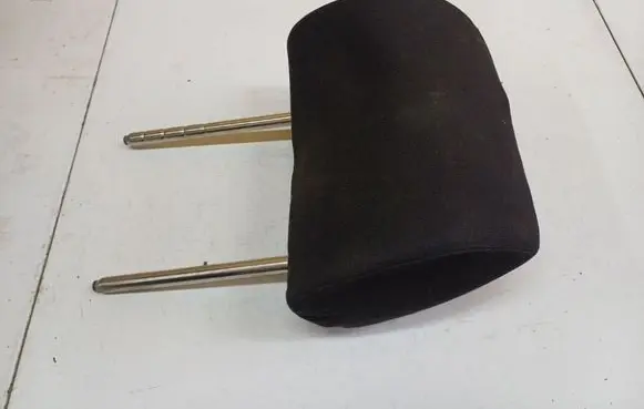 Volkswagen PASSAT B6 Front seat headrest 