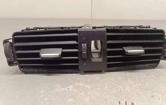 BMW X3 F25 Dash center air vent grill 9184742 9184743 17238711