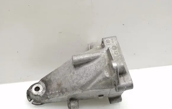 Mercedes-Benz C W204 Engine mounting bracket A2712232704
