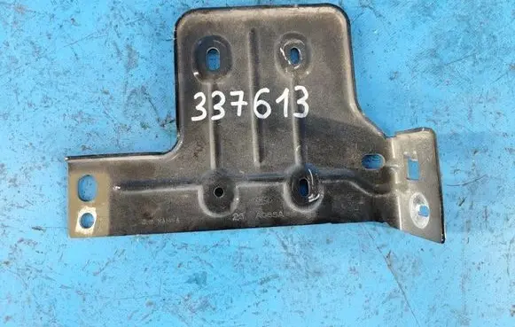 Ford Expedition Fender mounting bracket JL1Z16A143A