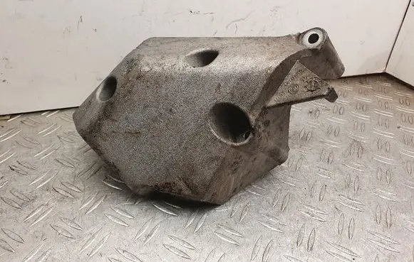 Seat Ibiza IV (6J,6P) Engine mounting bracket 045199207