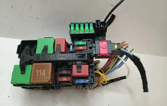Citroen DS7 Crossback Fuse module 9806192580 V01A006C801 MERH2010E