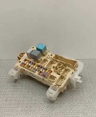 Toyota Corolla Verso E121 Fuse module 892210F010 05102722335602