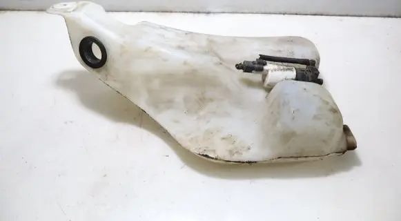 Renault Fluence Windshield washer fluid reservoir/tank