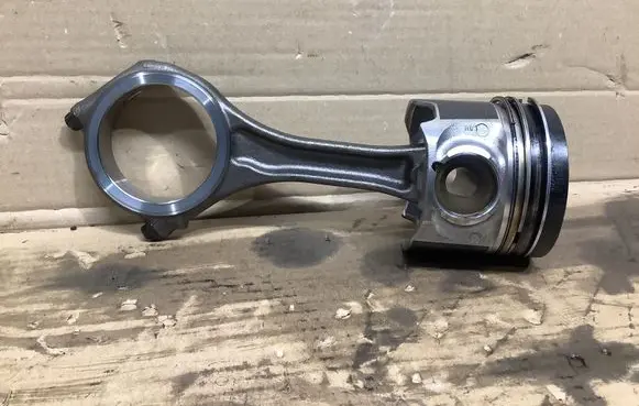 Audi Q5 SQ5 Piston with connecting rod 065DF