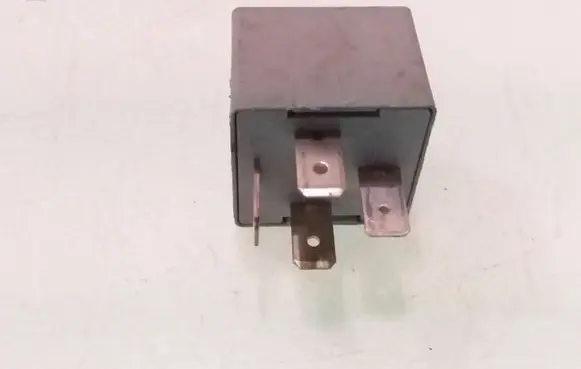 Volkswagen PASSAT B5.5 Other relay 141951253B 20240072