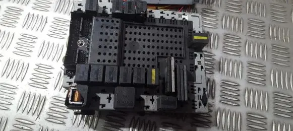 Volvo S60 Fuse box set 9441587 8696040