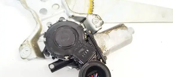 Toyota Corolla Verso E121 Rear door window regulator motor 8572013040