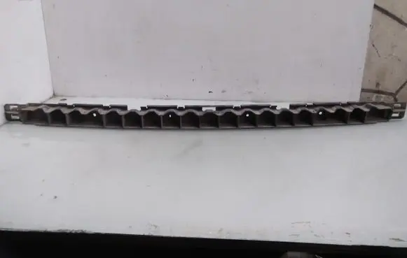 Rear bumper mounting bracket