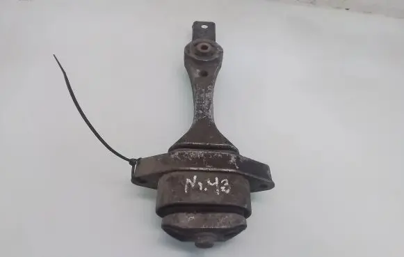 Skoda Octavia Mk1 (1U) Engine mount bracket