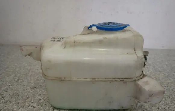Suzuki Grand Vitara I Windshield washer fluid reservoir/tank