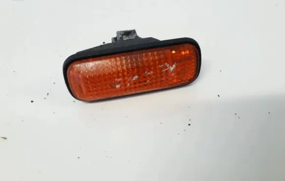 Audi A3 S3 8L Front fender indicator light E10152632