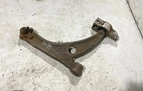 Volkswagen PASSAT B6 Front lower control arm/wishbone