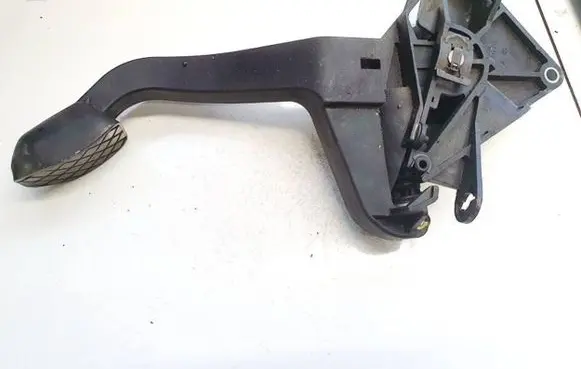 Volkswagen Touareg I Brake pedal 7l0721318