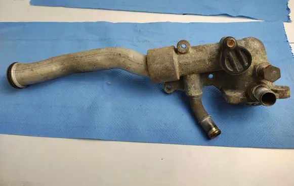 Saab 9-3 Ver2 Thermostat/thermostat housing 12791053