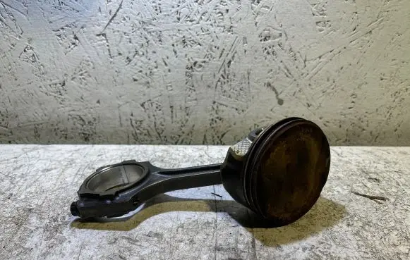 Ford Mustang VI Piston with connecting rod