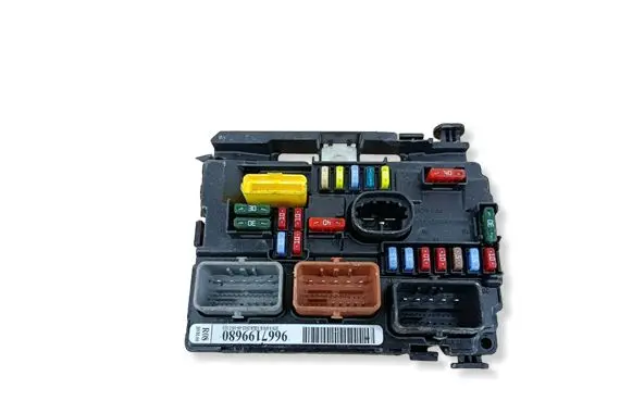 Peugeot 208 I Fuse module 9667199680