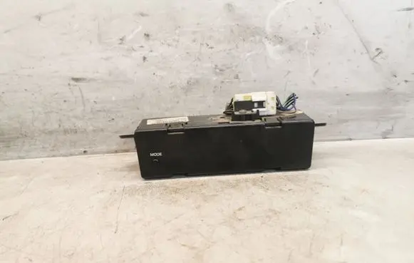 Nissan Patrol Y61 Screen/display/small screen VH67670BZMA
