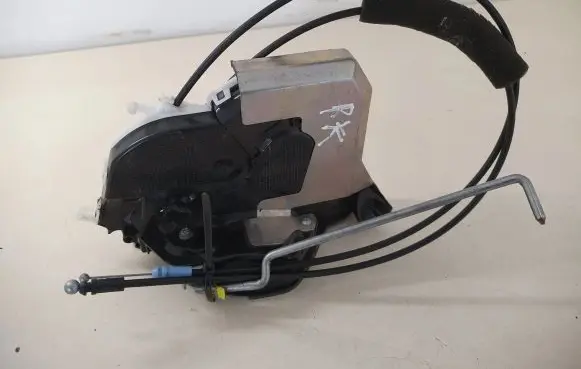 Subaru Outback (BS) Front door lock