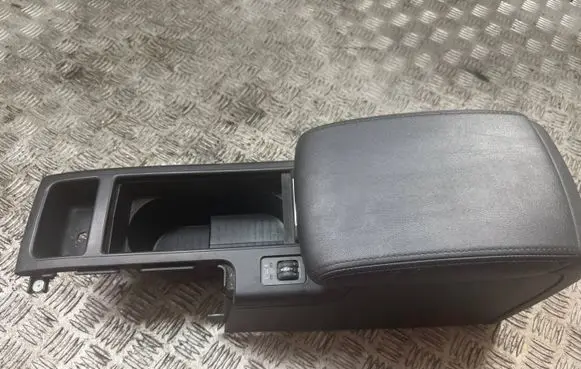 Subaru Legacy Center console 