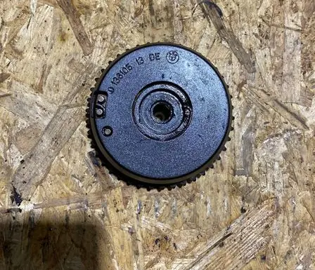 BMW 5 F10 F11 Camshaft pulley/ VANOS 11367598001