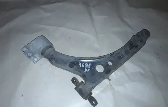 Opel Insignia B Front lower control arm/wishbone 84198833