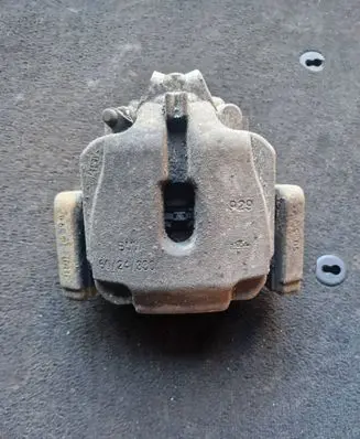 BMW 5 F10 F11 Front brake caliper 6024330