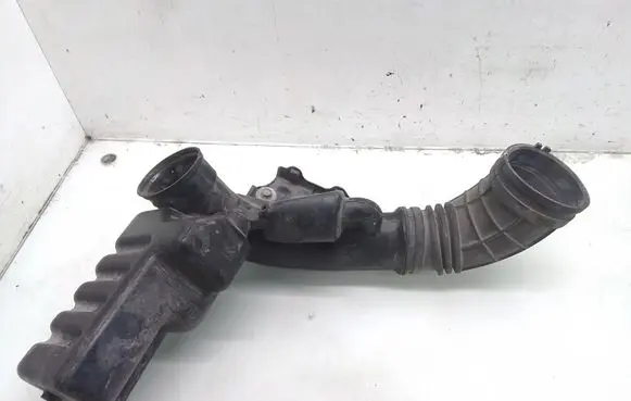Honda CR-V Air intake duct part RES30