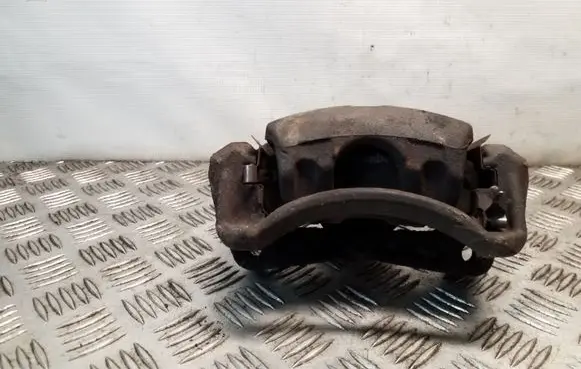 Nissan Juke I F15 Front brake caliper