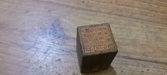 Ford Mondeo MK I Other relay 93BG14K087 C8F6A
