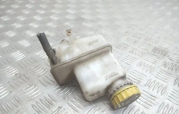 Brake fluid reservoir