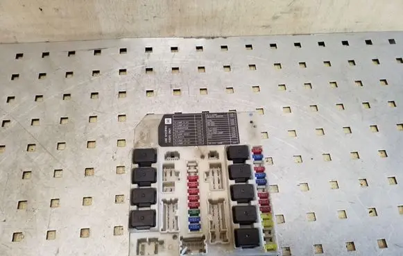 Nissan Pathfinder R51 Fuse module 284B7EB31C
