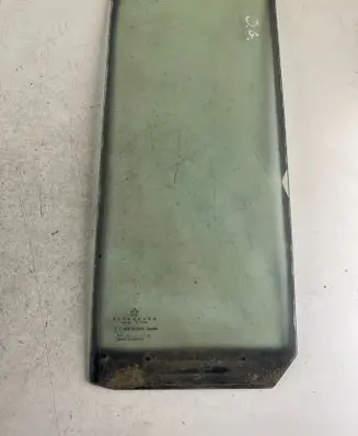 Jeep Cherokee XJ Rear vent window glass 