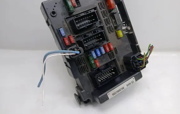 Peugeot 206 Fuse module 9657608780KAS 9657608780 BSMB3