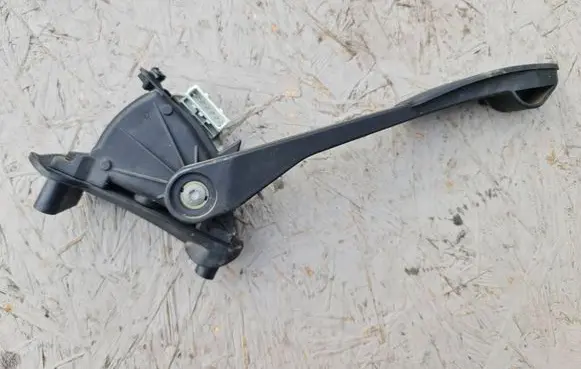 Volvo V70 Accelerator throttle pedal 30636003 6PV00853700
