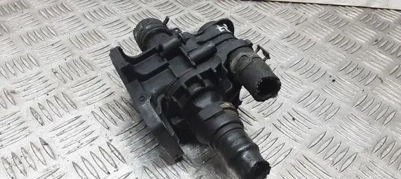 Volvo V50 Thermostat/thermostat housing 9647767180