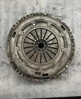 Volkswagen PASSAT B6 Pressure plate 03G141031G